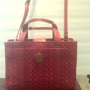 NWOT Tommy Hilfiger Burgundy Shoulder Purse 👜
